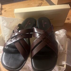 NWT - sand dune burgundy sandles